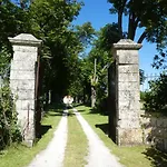 Domaine De Seugnac Bed and Breakfast