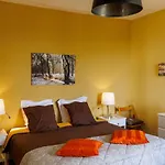 Domaine De Seugnac Bed and Breakfast