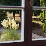 Domaine De Seugnac Bed and Breakfast Pons
