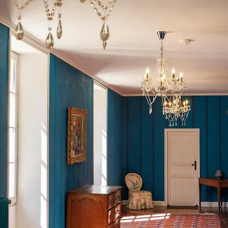 Oda ve Kahvaltı Domaine De Seugnac 4*