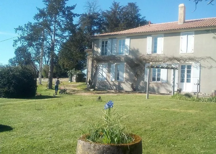 Bed & Breakfast Domaine De Seugnac Pons